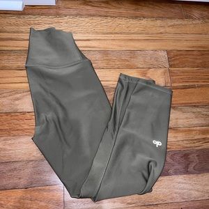 Alo leggings in sage green